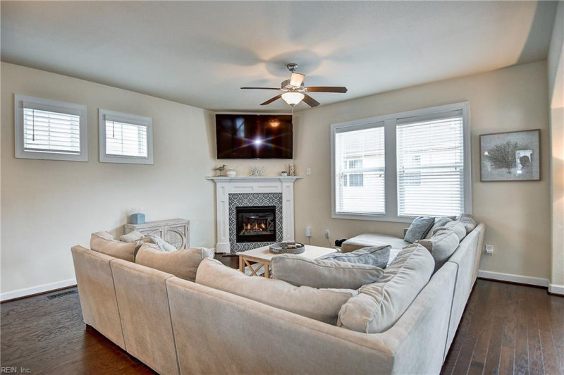 Photo 5 of 47 residential for sale in Virginia Beach virginia