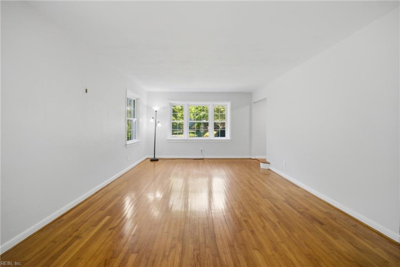 Photo 9 of 38 residential for sale in Virginia Beach virginia