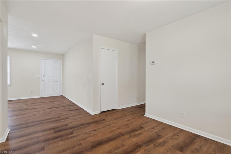 Photo 10 of 32 residential for sale in Portsmouth virginia