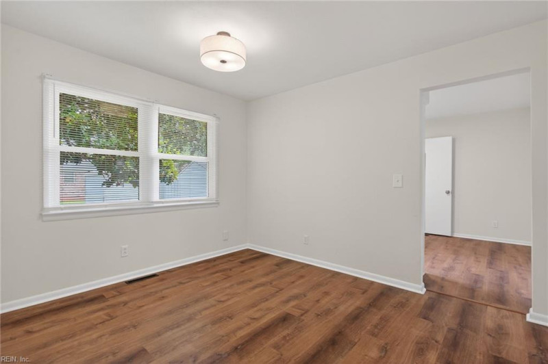 Photo 11 of 32 residential for sale in Portsmouth virginia