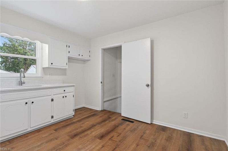 Photo 13 of 32 residential for sale in Portsmouth virginia