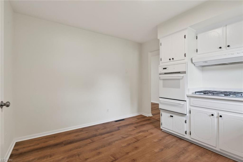 Photo 15 of 32 residential for sale in Portsmouth virginia