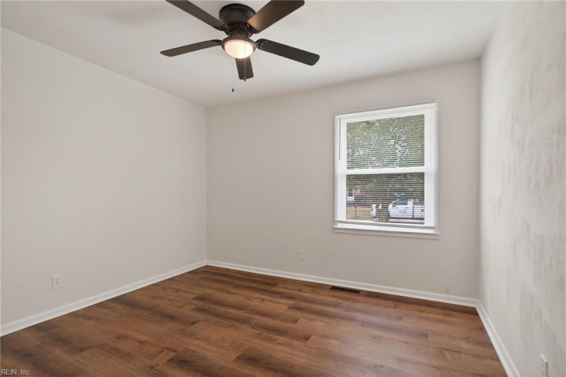 Photo 19 of 32 residential for sale in Portsmouth virginia