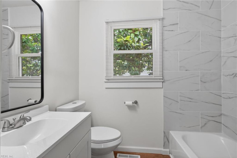Photo 21 of 32 residential for sale in Portsmouth virginia