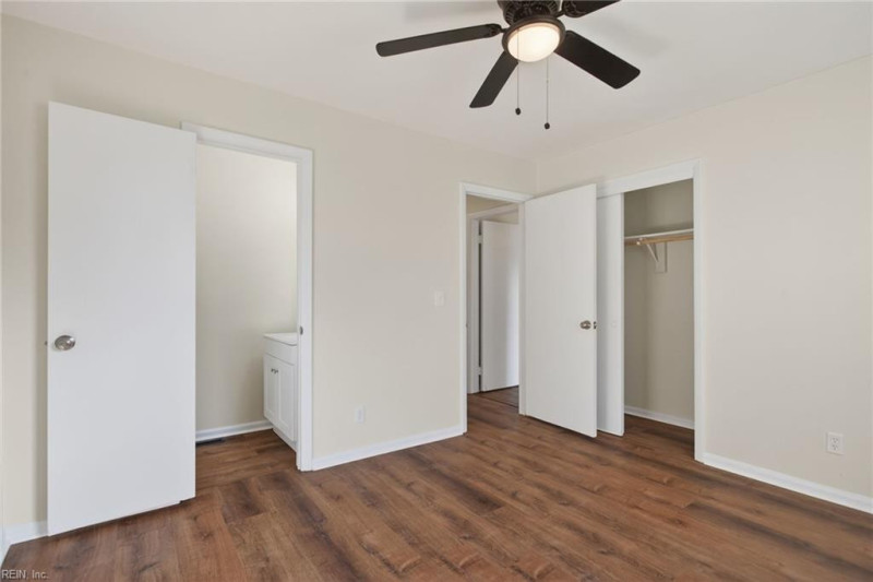 Photo 27 of 32 residential for sale in Portsmouth virginia