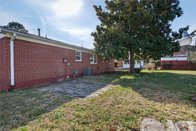 Photo 29 of 32 residential for sale in Portsmouth virginia