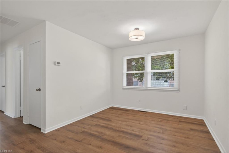 Photo 8 of 32 residential for sale in Portsmouth virginia