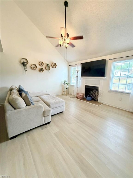 Photo 4 of 12 residential for sale in Chesapeake virginia