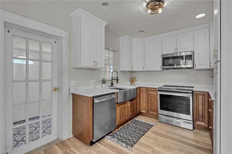 Photo 11 of 39 residential for sale in Portsmouth virginia