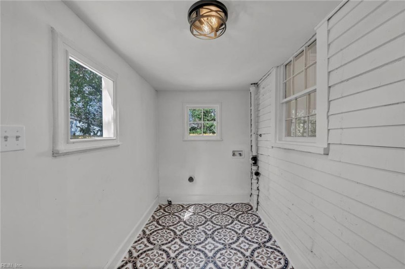 Photo 12 of 39 residential for sale in Portsmouth virginia