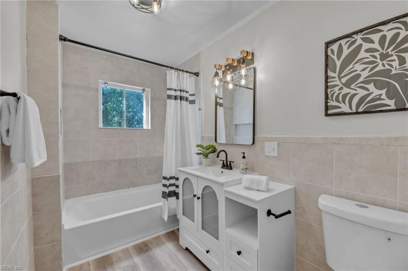 Photo 14 of 39 residential for sale in Portsmouth virginia