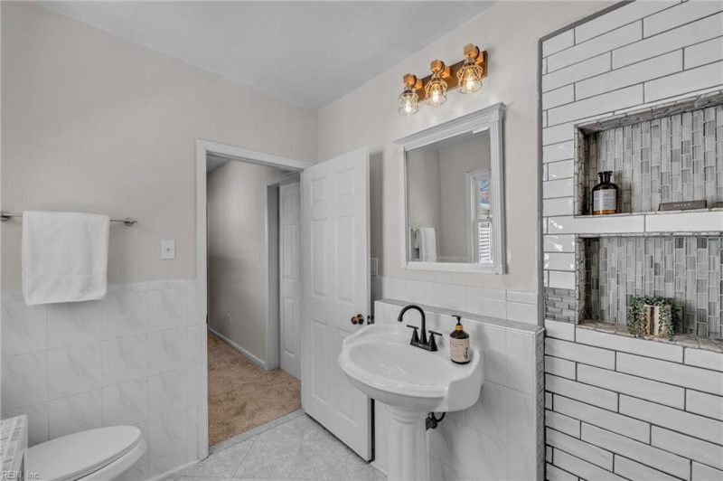 Photo 16 of 39 residential for sale in Portsmouth virginia