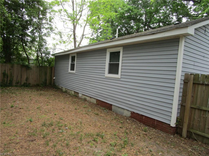 Photo 5 of 21 residential for sale in Hampton virginia