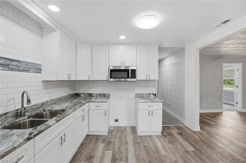 Photo 11 of 34 residential for sale in Virginia Beach virginia