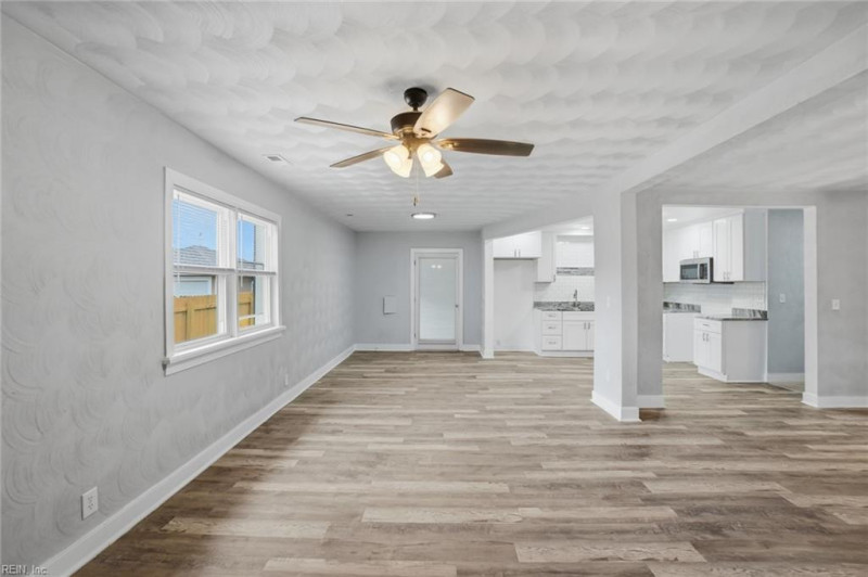 Photo 12 of 34 residential for sale in Virginia Beach virginia