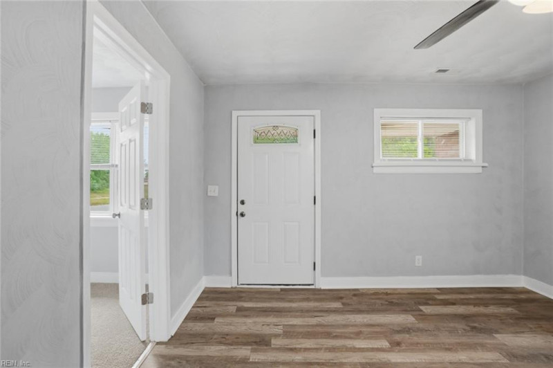 Photo 13 of 34 residential for sale in Virginia Beach virginia
