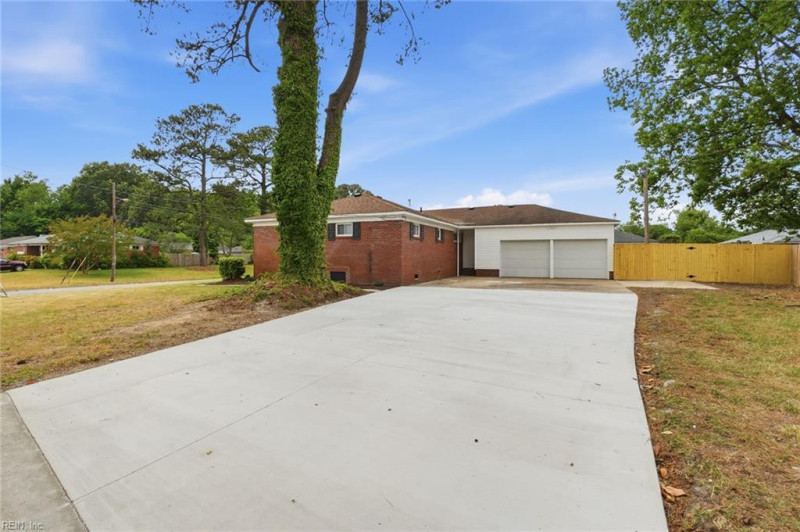 Photo 2 of 34 residential for sale in Virginia Beach virginia
