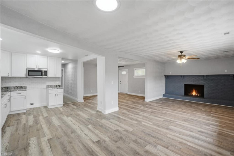 Photo 3 of 34 residential for sale in Virginia Beach virginia