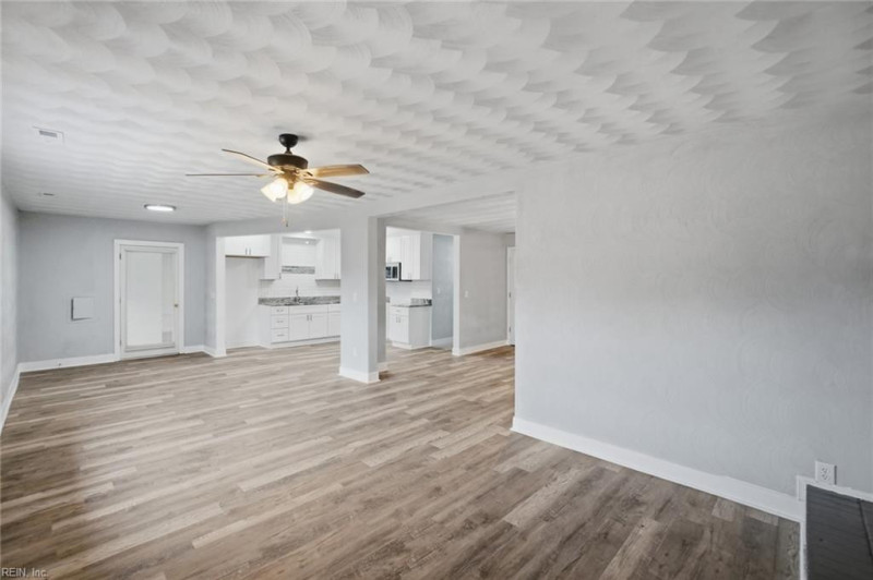 Photo 5 of 34 residential for sale in Virginia Beach virginia
