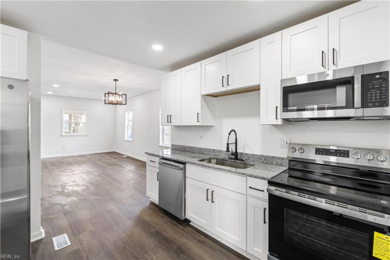 Photo 11 of 26 residential for sale in Portsmouth virginia