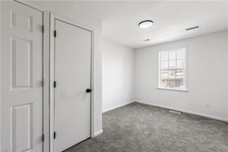 Photo 13 of 26 residential for sale in Portsmouth virginia