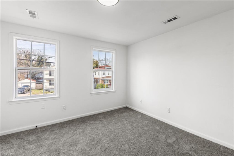Photo 17 of 26 residential for sale in Portsmouth virginia