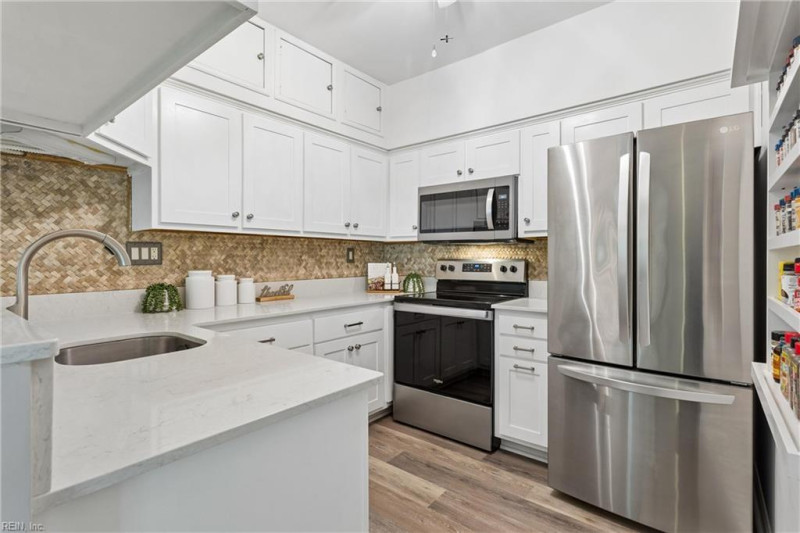 Photo 10 of 33 residential for sale in Newport News virginia