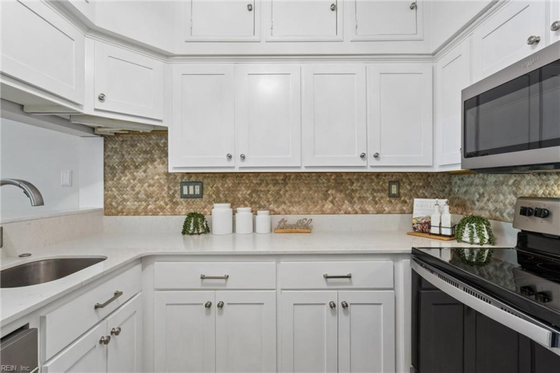 Photo 13 of 33 residential for sale in Newport News virginia