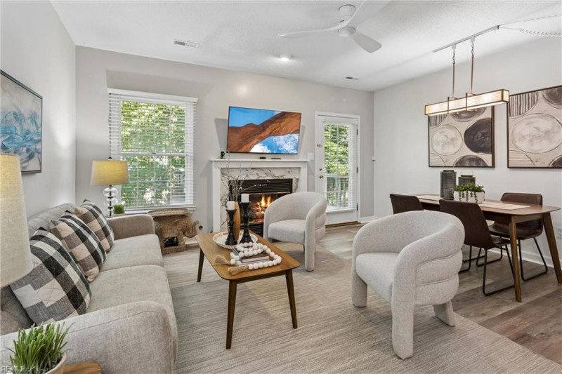 Photo 4 of 33 residential for sale in Newport News virginia