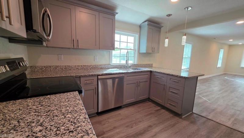 Photo 11 of 21 residential for sale in Suffolk virginia