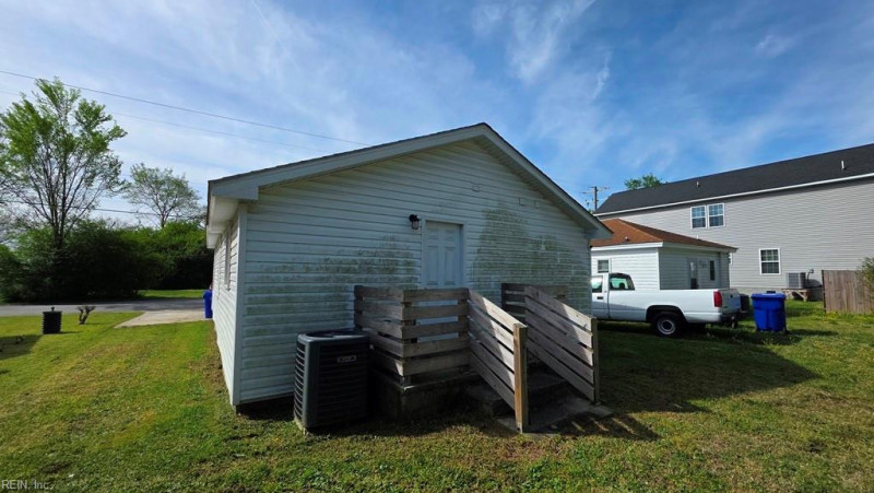 Photo 5 of 21 residential for sale in Suffolk virginia