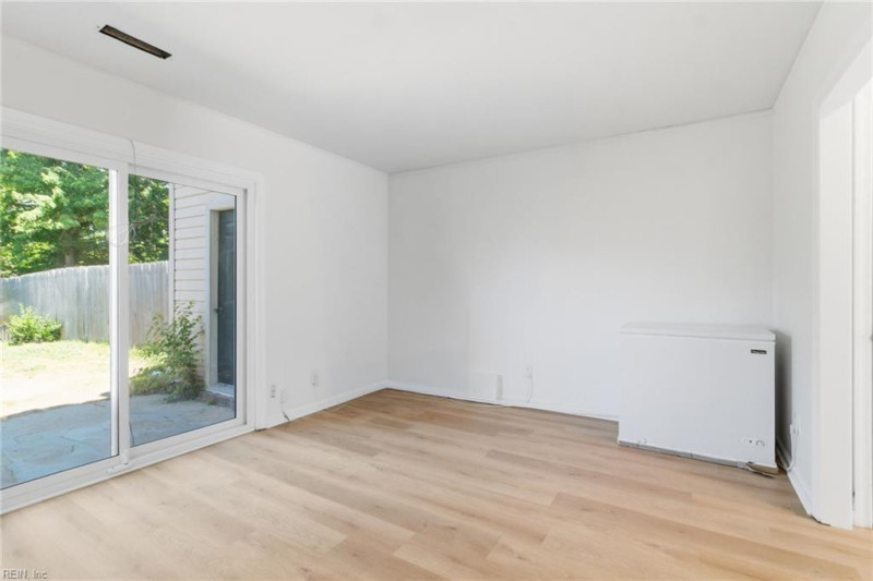 Photo 11 of 27 residential for sale in Virginia Beach virginia