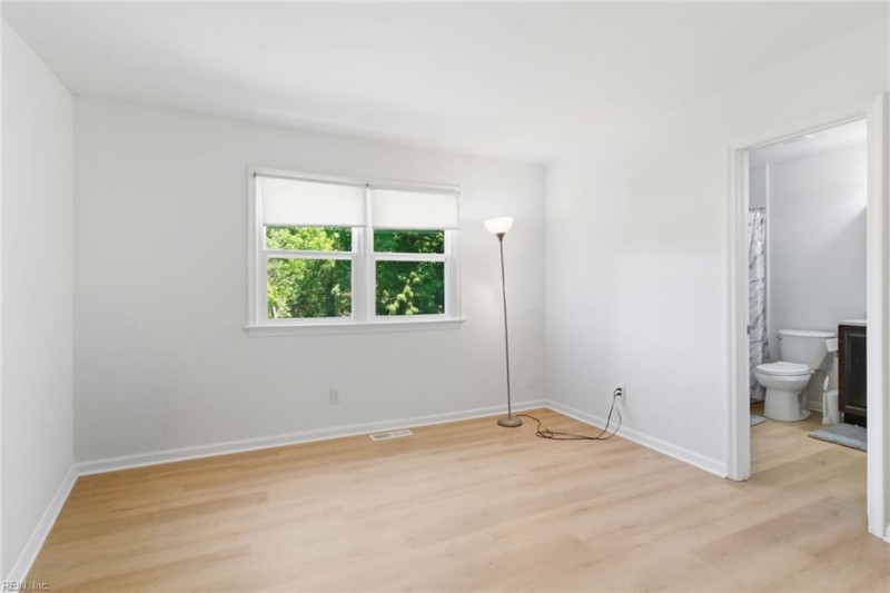 Photo 18 of 27 residential for sale in Virginia Beach virginia