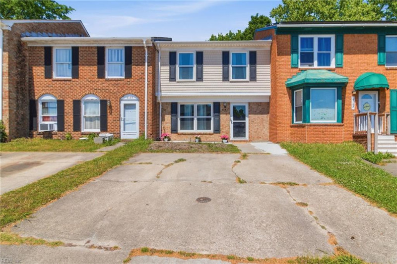 Photo 2 of 27 residential for sale in Virginia Beach virginia