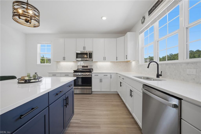 Photo 10 of 46 residential for sale in Chesapeake virginia