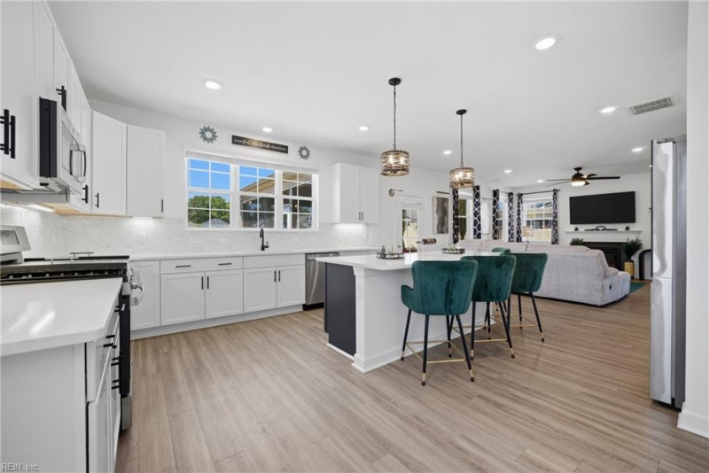 Photo 12 of 46 residential for sale in Chesapeake virginia