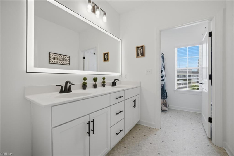 Photo 20 of 46 residential for sale in Chesapeake virginia
