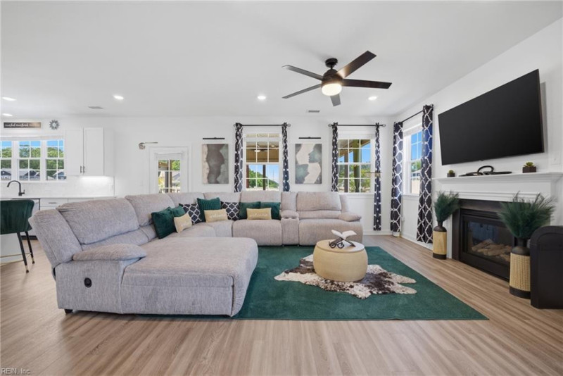 Photo 6 of 46 residential for sale in Chesapeake virginia