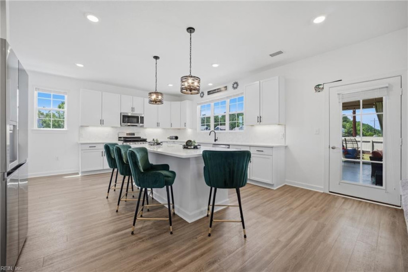 Photo 8 of 46 residential for sale in Chesapeake virginia