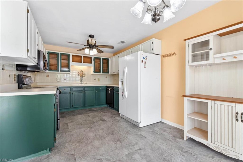Photo 10 of 40 residential for sale in Virginia Beach virginia
