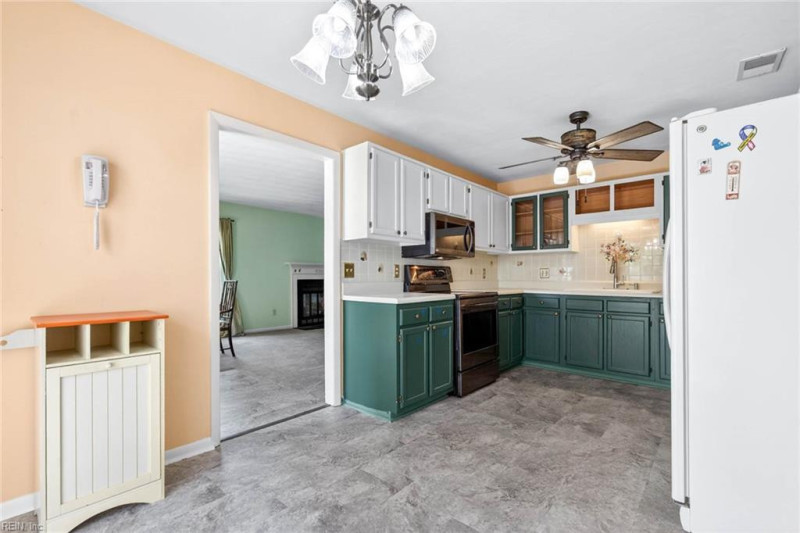 Photo 11 of 40 residential for sale in Virginia Beach virginia