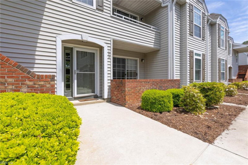 Photo 3 of 40 residential for sale in Virginia Beach virginia