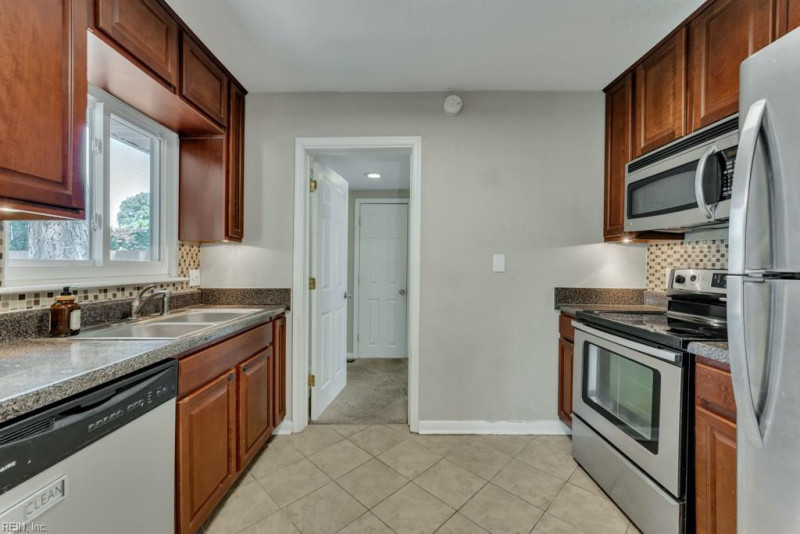 Photo 10 of 33 residential for sale in Virginia Beach virginia