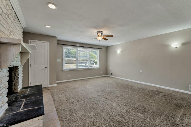 Photo 14 of 33 residential for sale in Virginia Beach virginia