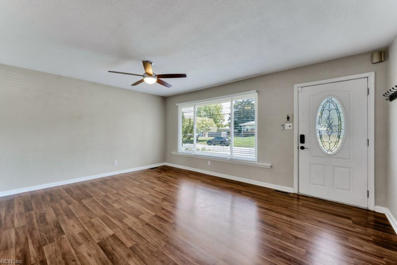 Photo 4 of 33 residential for sale in Virginia Beach virginia