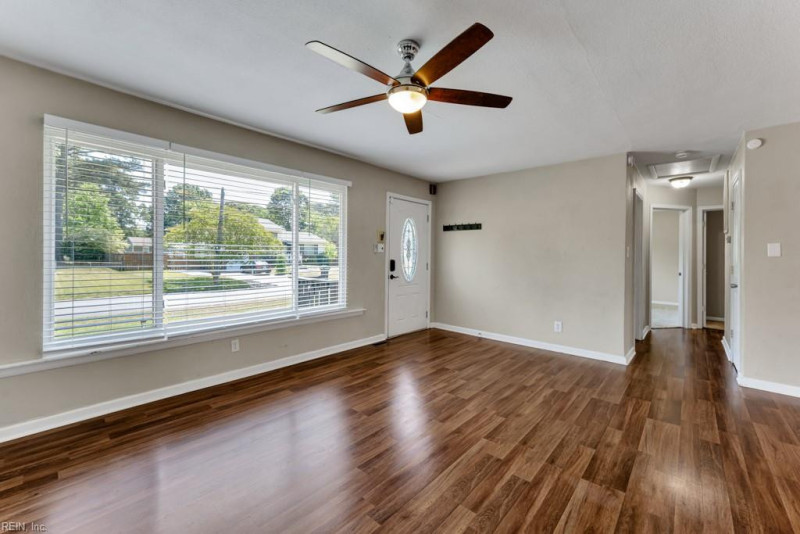 Photo 5 of 33 residential for sale in Virginia Beach virginia