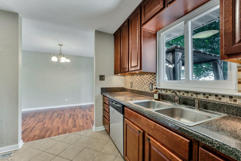 Photo 9 of 33 residential for sale in Virginia Beach virginia