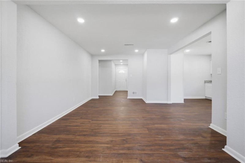 Photo 11 of 31 residential for sale in Norfolk virginia