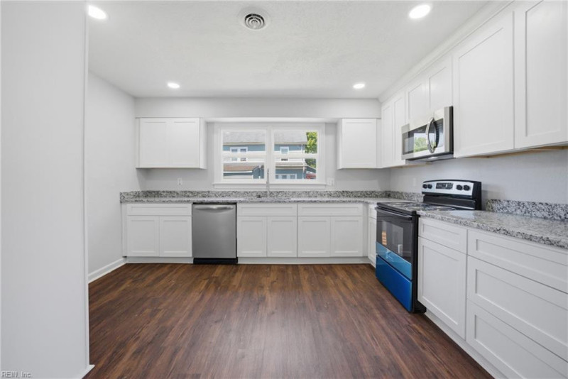Photo 13 of 31 residential for sale in Norfolk virginia