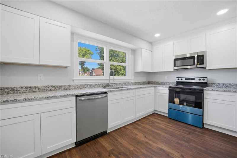 Photo 15 of 31 residential for sale in Norfolk virginia